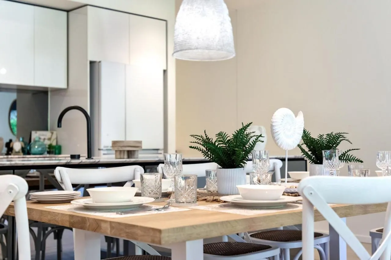 Modern Palms Getaway Villa Gold Coast 0*,  Australia