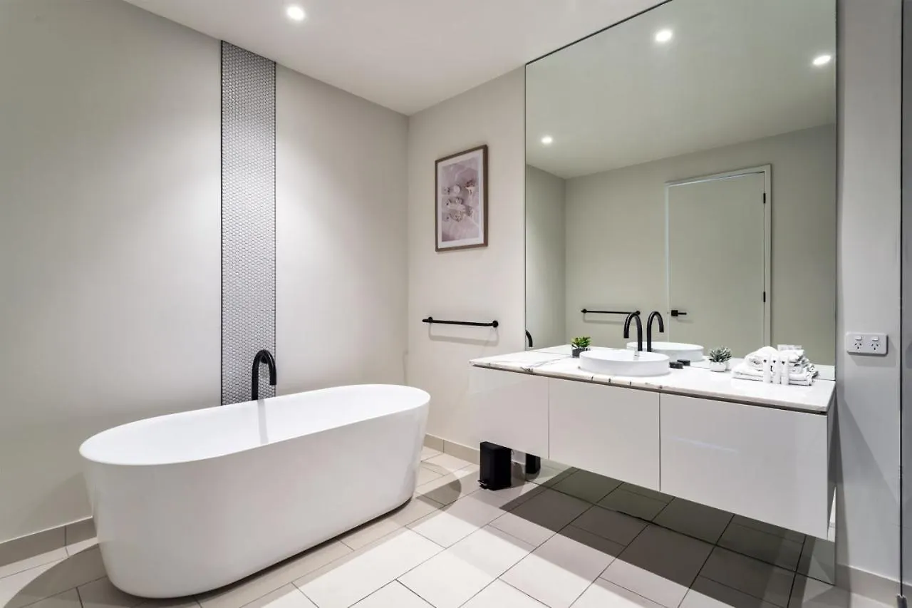 Modern Palms Getaway Villa Gold Coast Holiday home