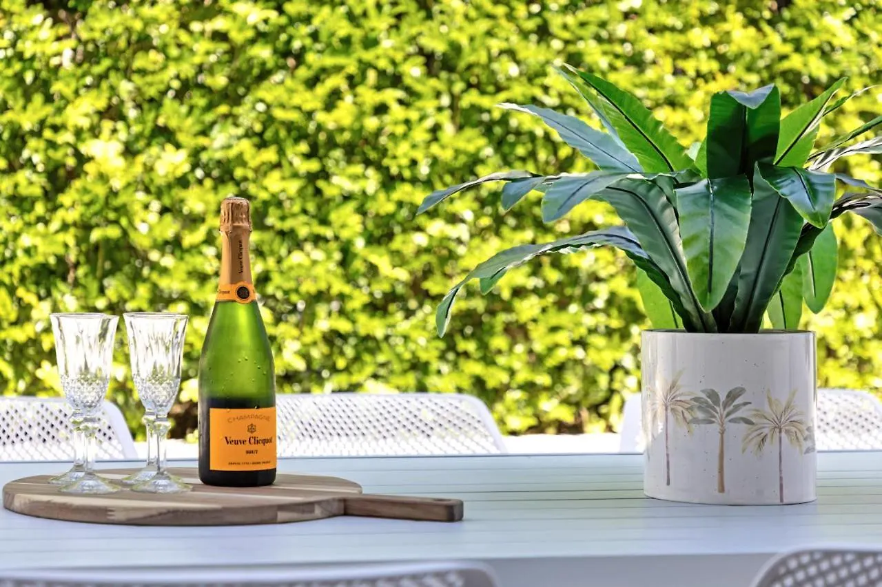 Modern Palms Getaway Villa Gold Coast Holiday home