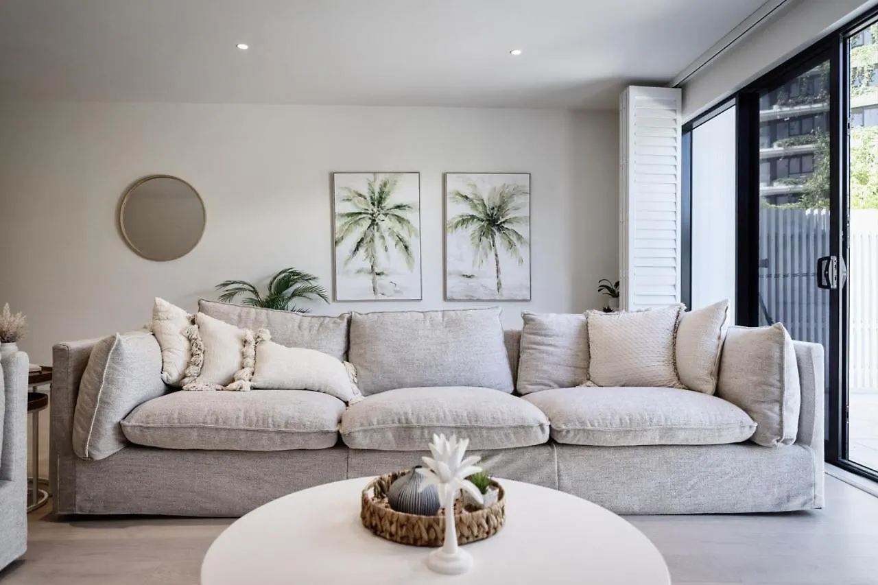 Modern Palms Getaway Villa Gold Coast