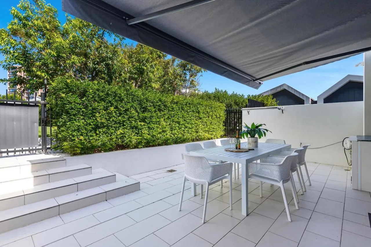 Modern Palms Getaway Villa Gold Coast 0*,