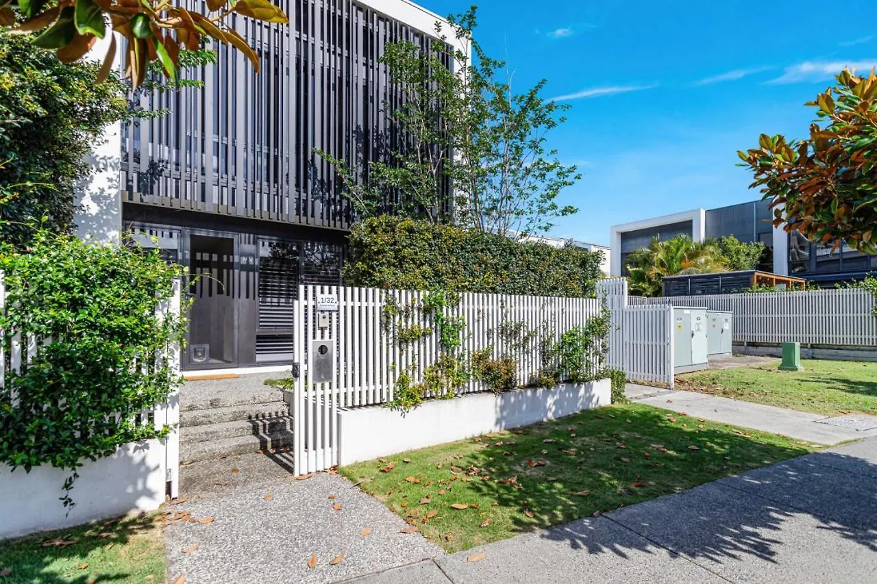 Modern Palms Getaway Villa Gold Coast