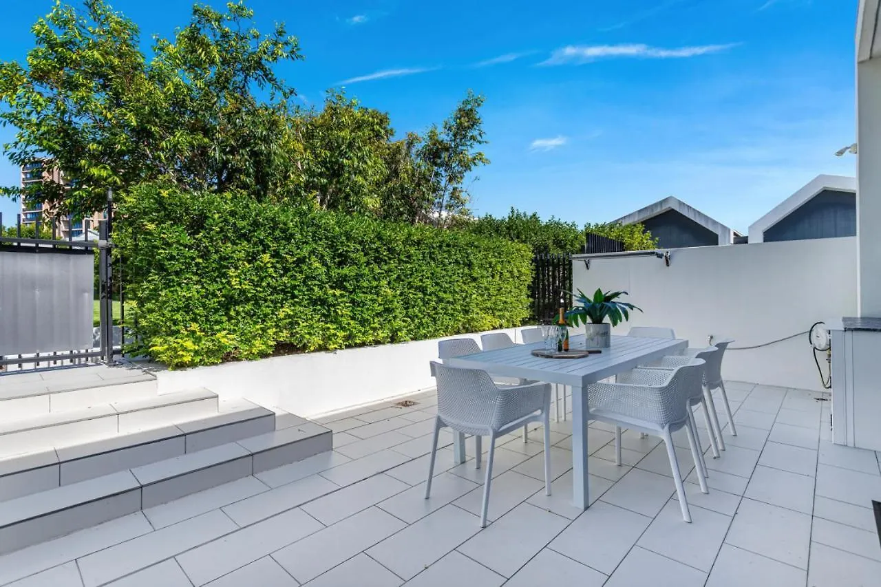 Modern Palms Getaway Villa Gold Coast 0*,  Australia