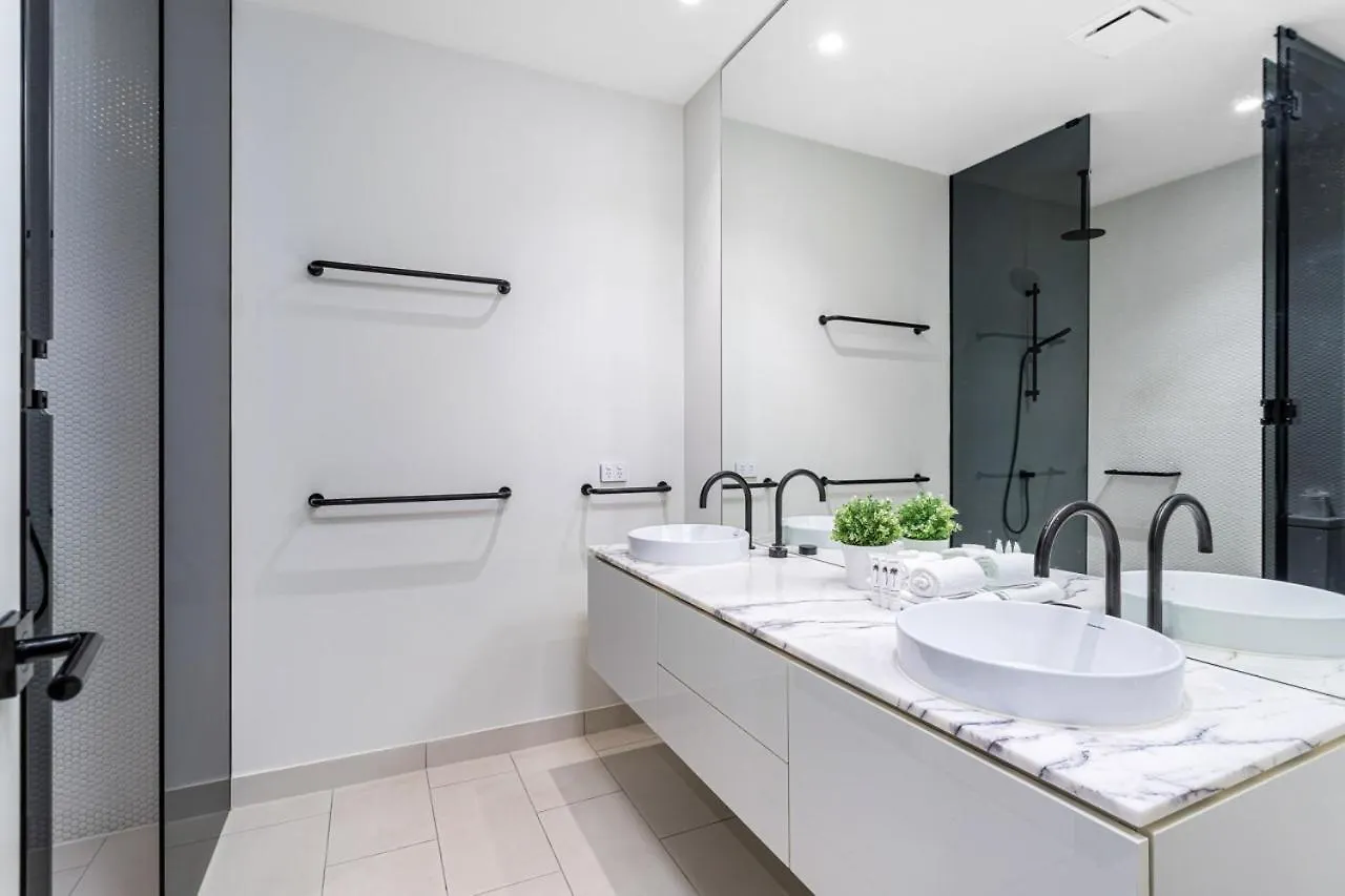 Modern Palms Getaway Villa Gold Coast