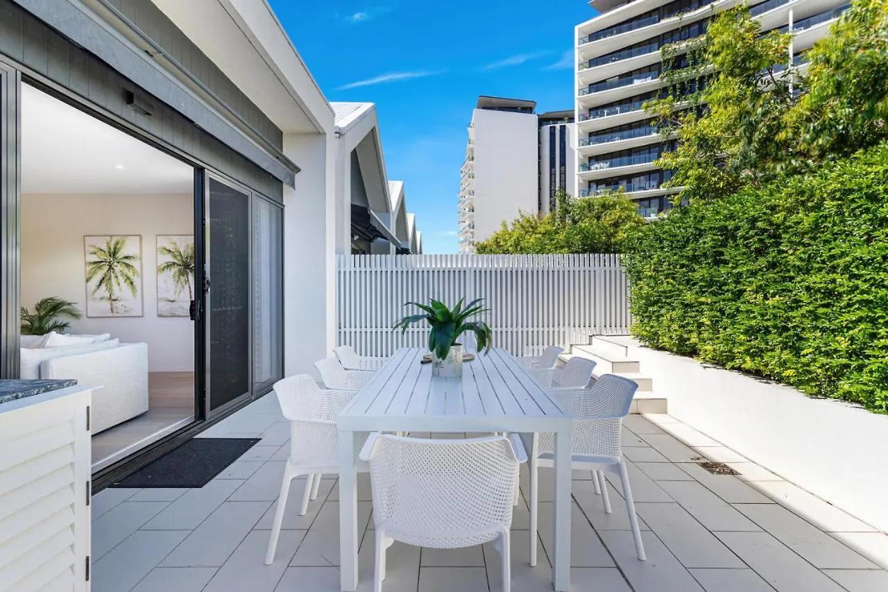 Modern Palms Getaway Villa Gold Coast